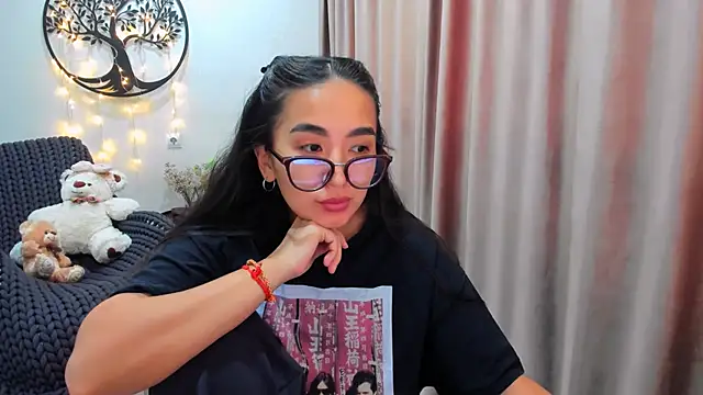 worldofkim online show from February 17, 10:34 am