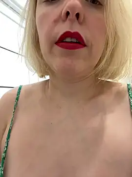 Yourdirtybitch online show from February 12, 7:47 am