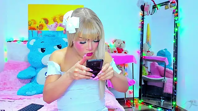 Snapshot of Candy_Candy__ chatting on January 6, 3:43 am Candy Candy online show from January 6, 3:43 am