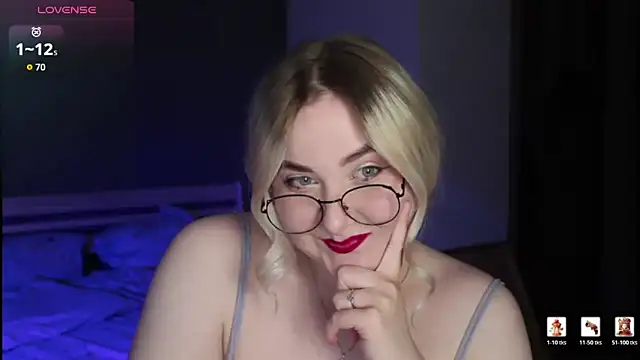Snapshot of sensual_girrrl chatting on April 21, 11:51 pm sensual girrrl online show from April 21, 11:51 pm