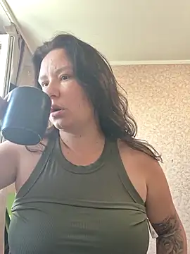 AlexaLexie online show from July 22, 6:27 am