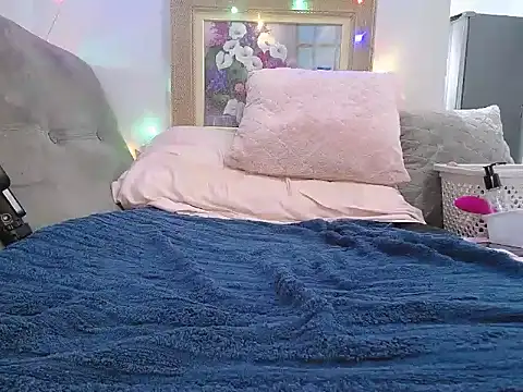 Irresistible24 online show from February 28, 7:35 pm