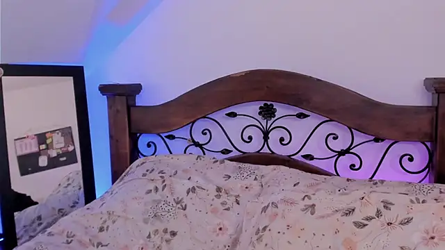 noemi foxxx online show from December 2, 4:20 pm