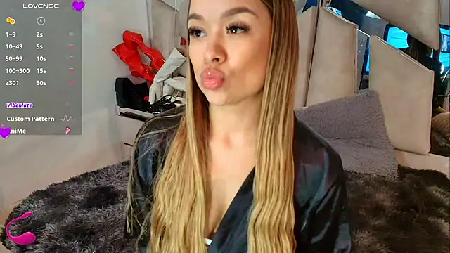 Natalyefoster online show from November 21, 6:50 pm