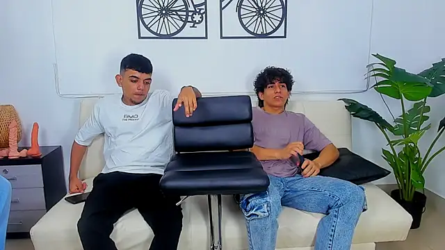 Snapshot of Crazy_nigth01 chatting on February 13, 7:21 pm Crazy nigth01 online show from February 13, 7:21 pm