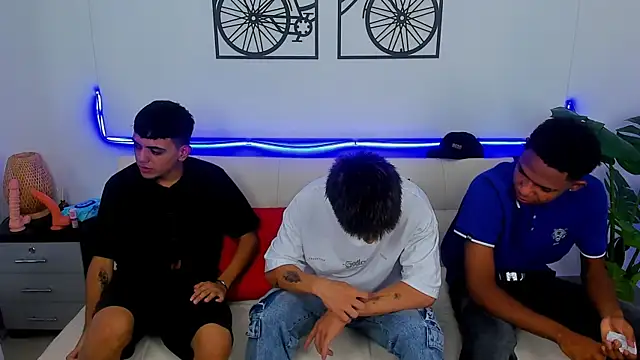 Snapshot of Crazy_nigth01 chatting on February 18, 2:07 am Crazy nigth01 online show from February 18, 2:07 am