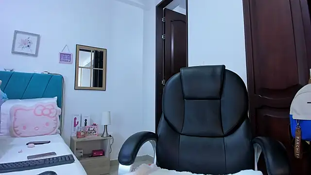 Snapshot of kamila_lopez chatting on June 13, 8:07 pm kamila lopez online show from June 13, 8:07 pm