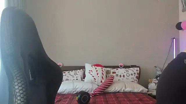 Snapshot of RouseReed chatting on February 22, 7:12 am RouseReed online show from February 22, 7:12 am