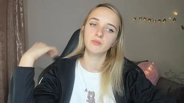 Snapshot of RouseReed chatting on October 24, 10:55 am RouseReed online show from October 24, 10:55 am