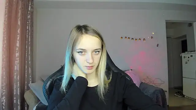 Snapshot of RouseReed chatting on October 26, 7:36 am RouseReed online show from October 26, 7:36 am