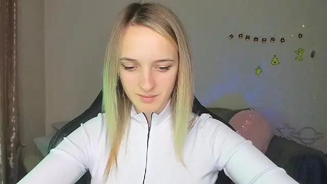 Snapshot of RouseReed chatting on October 30, 12:50 pm RouseReed online show from October 30, 12:50 pm