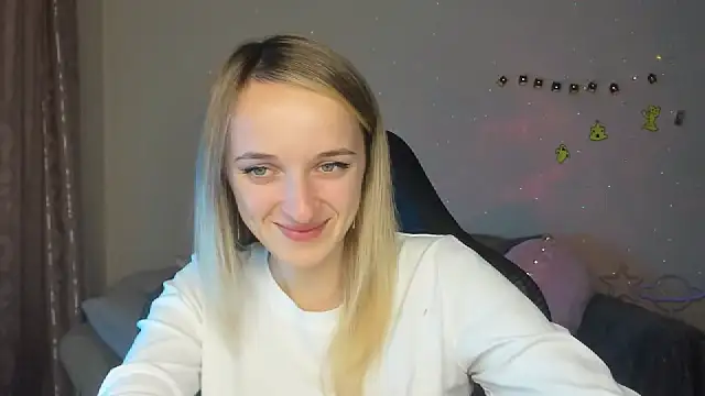 Snapshot of RouseReed chatting on October 31, 12:50 pm RouseReed online show from October 31, 12:50 pm