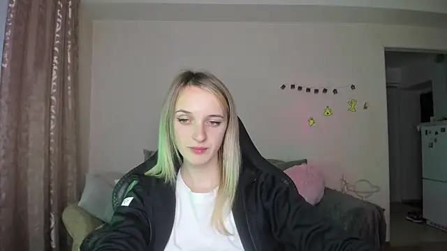 Snapshot of RouseReed chatting on November 1, 1:24 pm RouseReed online show from November 1, 1:24 pm