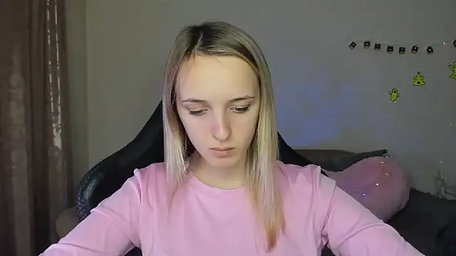 Snapshot of RouseReed chatting on November 4, 1:10 pm RouseReed online show from November 4, 1:10 pm