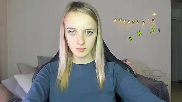 Snapshot of RouseReed chatting on November 9, 7:28 am RouseReed online show from November 9, 7:28 am