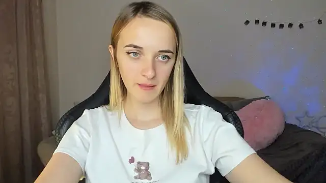 Snapshot of RouseReed chatting on November 12, 1:11 pm RouseReed online show from November 12, 1:11 pm