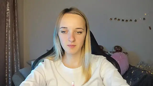 Snapshot of RouseReed chatting on November 15, 1:29 pm RouseReed online show from November 15, 1:29 pm