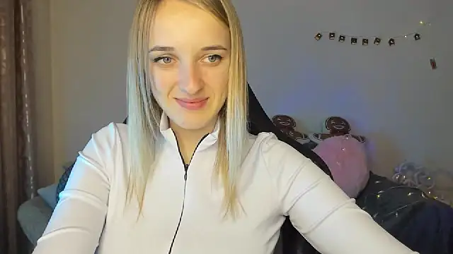 Snapshot of RouseReed chatting on November 16, 1:06 pm RouseReed online show from November 16, 1:06 pm