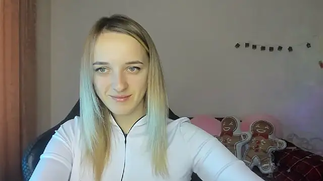 Snapshot of RouseReed chatting on November 25, 7:41 am RouseReed online show from November 25, 7:41 am