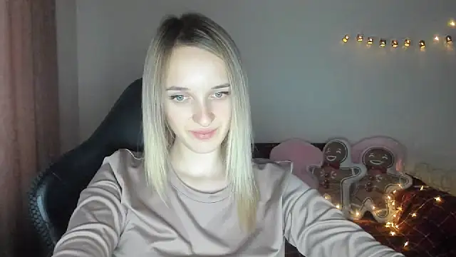 Snapshot of RouseReed chatting on November 28, 1:03 pm RouseReed online show from November 28, 1:03 pm