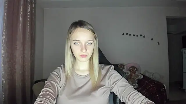 Snapshot of RouseReed chatting on December 5, 1:09 pm RouseReed online show from December 5, 1:09 pm