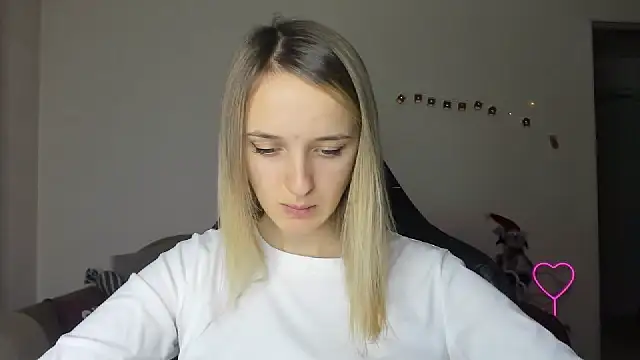 Snapshot of RouseReed chatting on December 16, 1:05 pm RouseReed online show from December 16, 1:05 pm