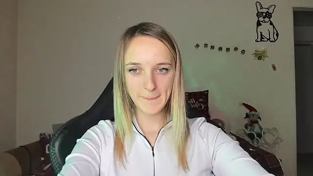 Snapshot of RouseReed chatting on December 17, 1:17 pm RouseReed online show from December 17, 1:17 pm