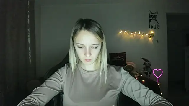 Snapshot of RouseReed chatting on December 19, 1:29 pm RouseReed online show from December 19, 1:29 pm