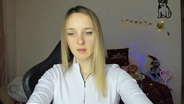 Snapshot of RouseReed chatting on December 21, 12:45 pm RouseReed online show from December 21, 12:45 pm