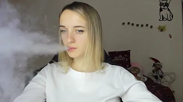 Snapshot of RouseReed chatting on December 22, 7:27 am RouseReed online show from December 22, 7:27 am