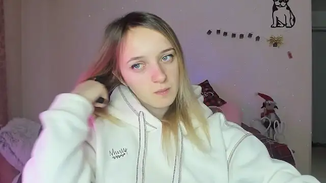 Snapshot of RouseReed chatting on January 11, 7:24 am RouseReed online show from January 11, 7:24 am