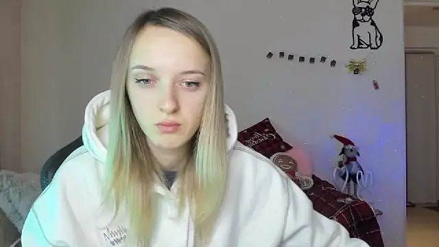 Snapshot of RouseReed chatting on January 18, 7:23 am RouseReed online show from January 18, 7:23 am