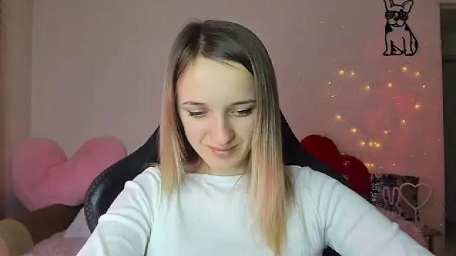 Snapshot of RouseReed chatting on February 19, 1:07 pm RouseReed online show from February 19, 1:07 pm