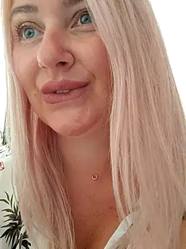Snapshot of LadyLolyPop_ chatting on July 1, 1:07 am LadyLolyPop online show from July 1, 1:07 am