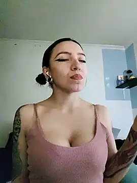 Snapshot of Paudelatorre chatting on July 5, 10:28 pm Paudelatorre online show from July 5, 10:28 pm