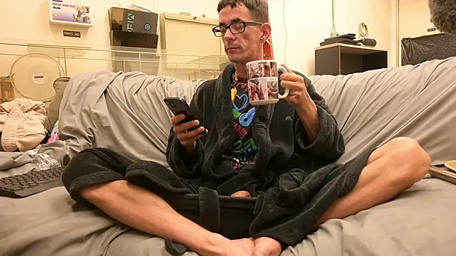 joeiandola online show from April 18, 11:05 pm