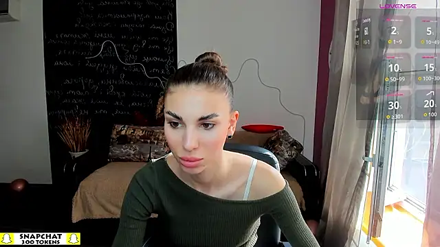 EmmyGreans online show from March 27, 6:52 am