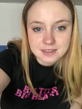 Snapshot of chloetarducci chatting on March 1, 4:33 pm chloetarducci online show from March 1, 4:33 pm