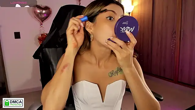 Lilabril online show from April 13, 2:44 pm