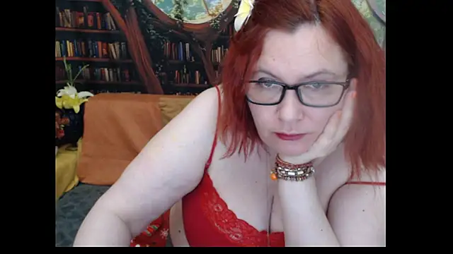 Snapshot of PlayfullMature chatting on July 8, 8:24 pm PlayfullMature online show from July 8, 8:24 pm