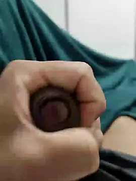 Snapshot of Montuni6 chatting on March 18, 12:03 pm Montuni6 online show from March 18, 12:03 pm