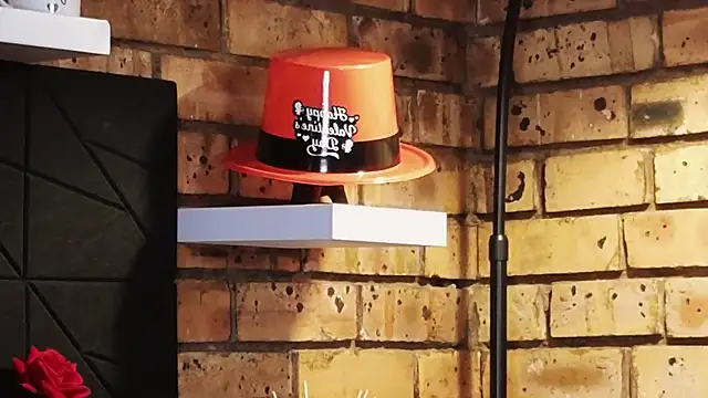 Astoria Moon online show from February 13, 7:32 pm