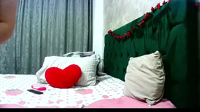Snapshot of MikySWeet7 chatting on July 16, 7:20 pm MikySWeet7 online show from July 16, 7:20 pm