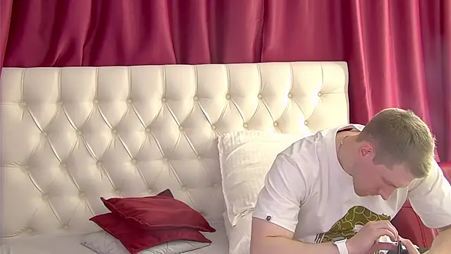 Snapshot of EthanPinkman chatting on July 10, 11:35 am EthanPinkman online show from July 10, 11:35 am