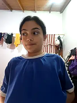 Snapshot of littlemelii chatting on December 22, 5:34 am littlemelii online show from December 22, 5:34 am