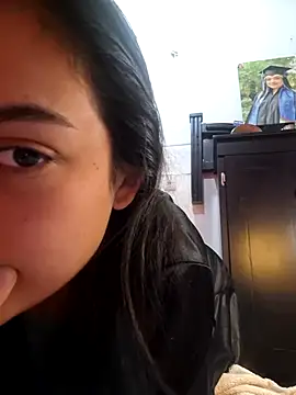 Snapshot of littlemelii chatting on December 29, 4:48 am littlemelii online show from December 29, 4:48 am