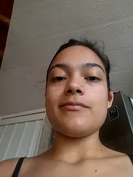 Snapshot of littlemelii chatting on January 19, 3:53 pm littlemelii online show from January 19, 3:53 pm