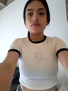 Snapshot of littlemelii chatting on February 25, 7:03 pm littlemelii online show from February 25, 7:03 pm