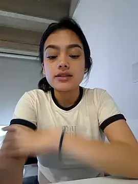 Snapshot of littlemelii chatting on February 25, 10:07 pm littlemelii online show from February 25, 10:07 pm