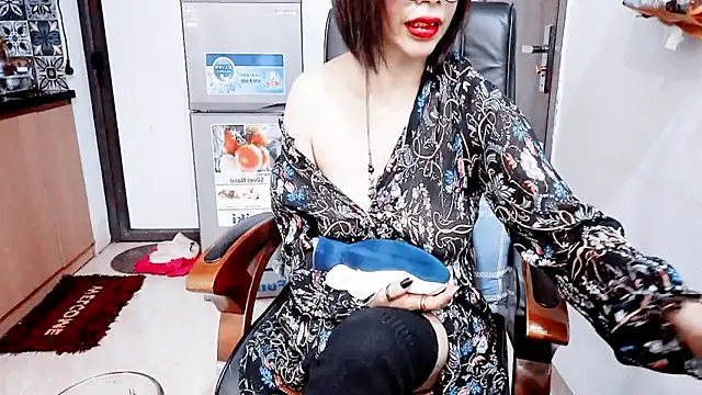 Snapshot of Miu-Le chatting on February 4, 7:31 pm Miu-Le online show from February 4, 7:31 pm